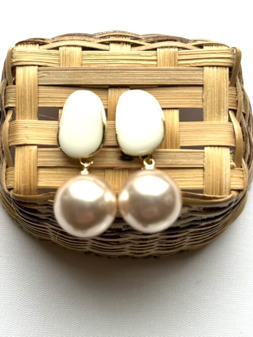 Cream Pearls Post Earrings